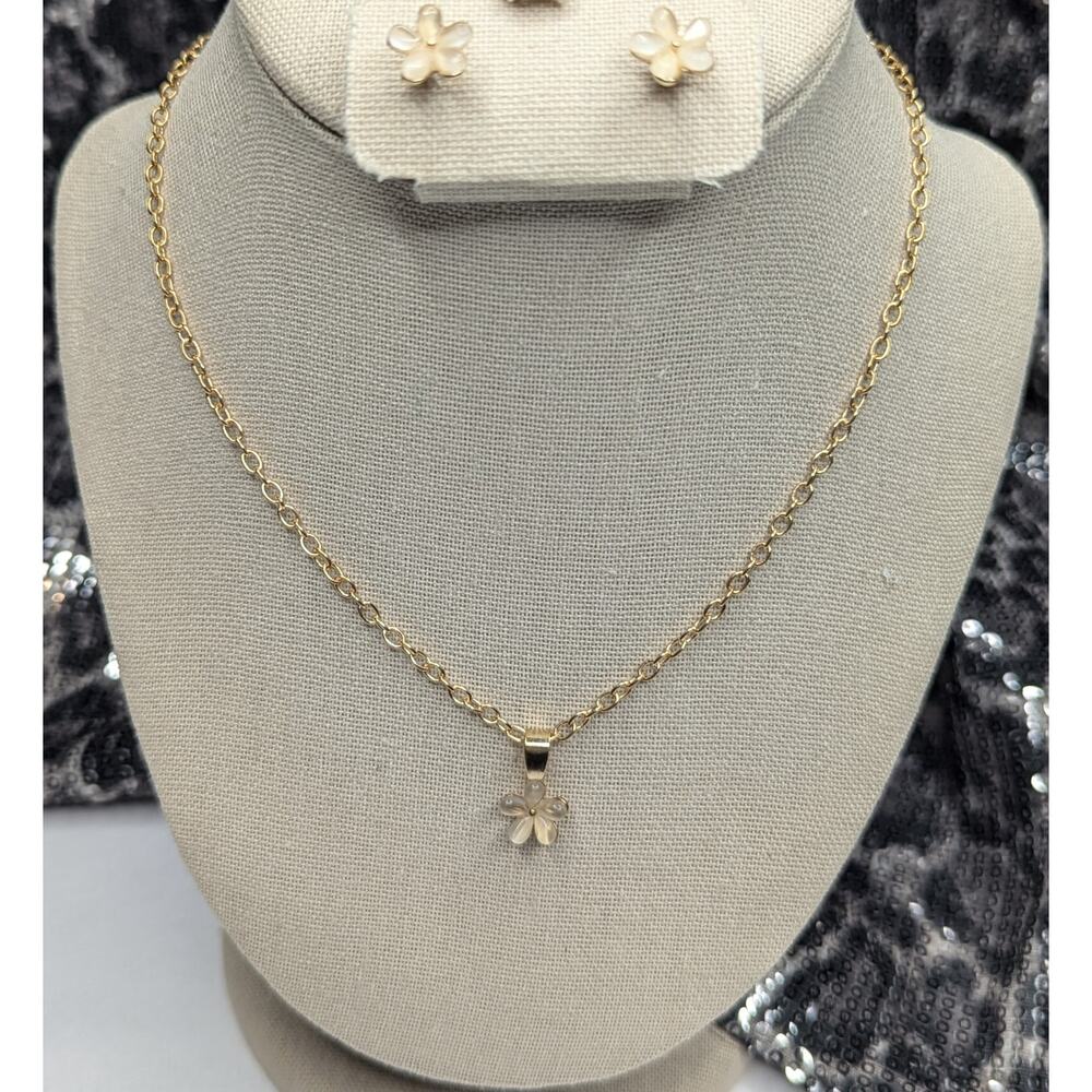 nOir Pendant Necklace and Earrings Set Flower Petal
